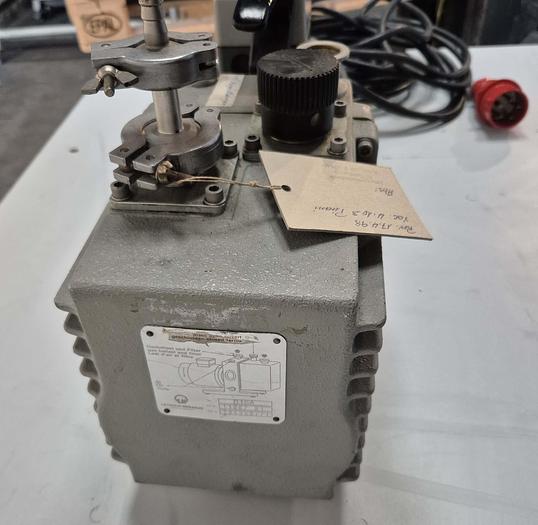 Gebraucht Drehschieber-Vakuumpumpe - Leybold-Heraeus D16A