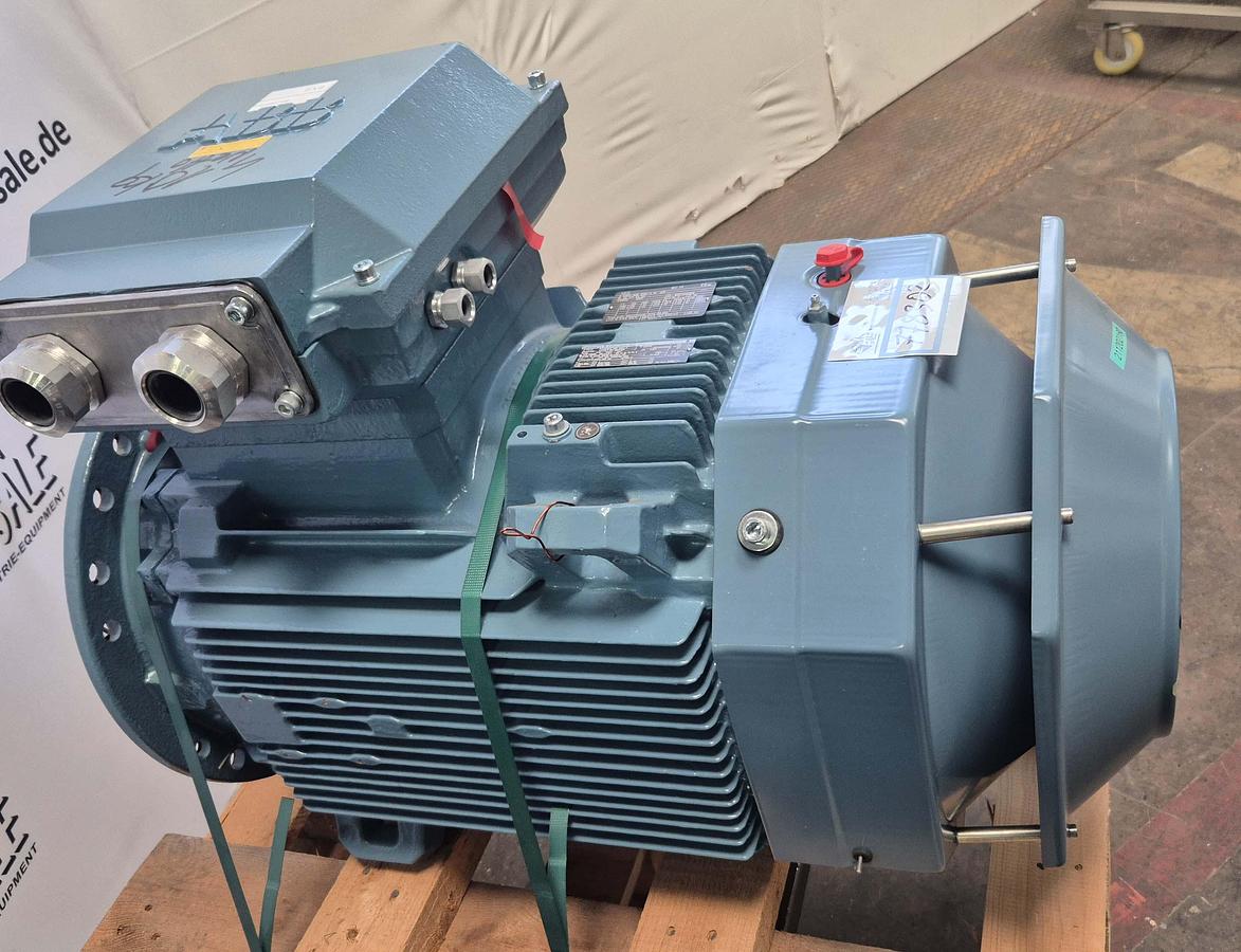 Leumann & Uhlmann Flanschmotor / 3-M3KP 225 SMC 4 VI IE2