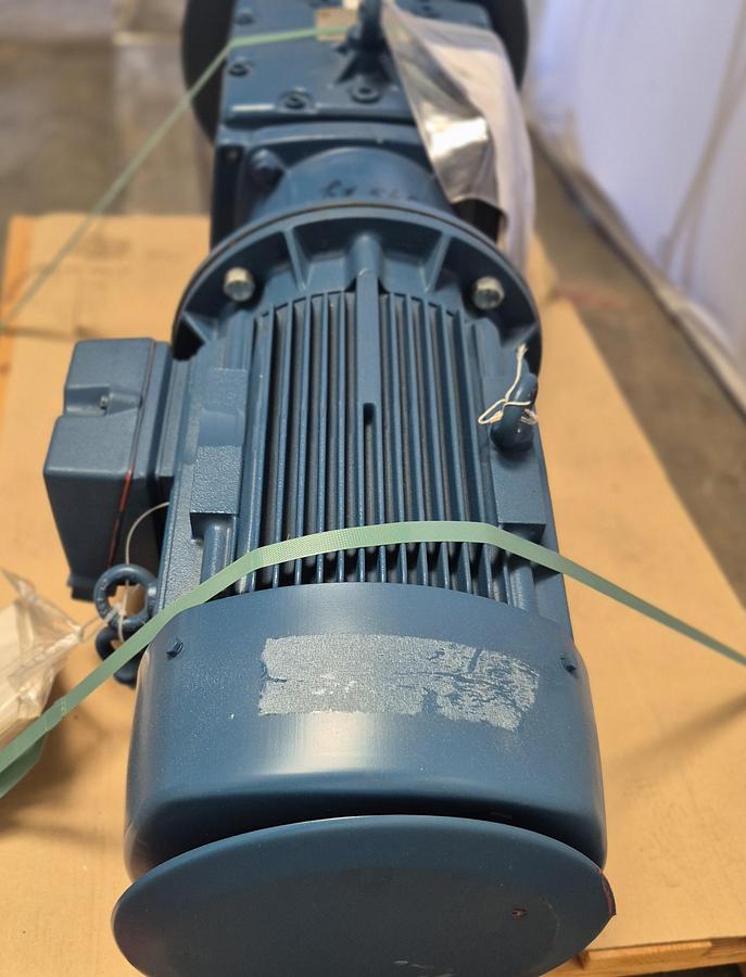 Getriebebau Nord Getriebemortor mit VEM Motor SK 63F IEC160