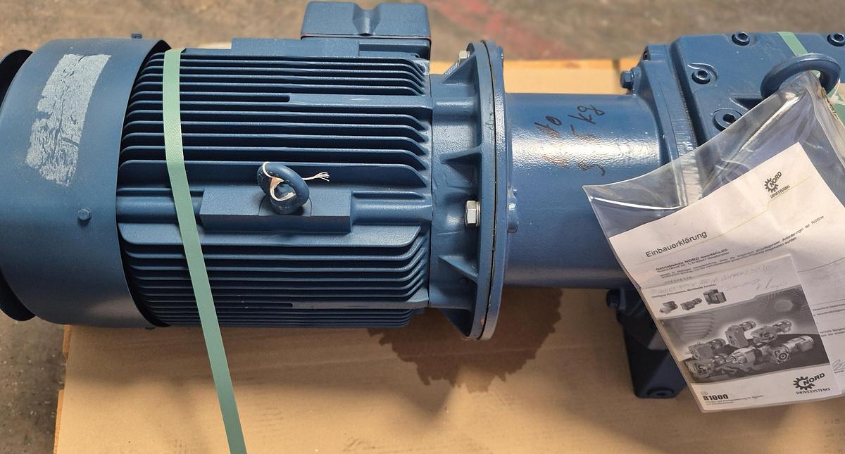 Getriebebau Nord Getriebemortor mit VEM Motor SK 63F IEC160