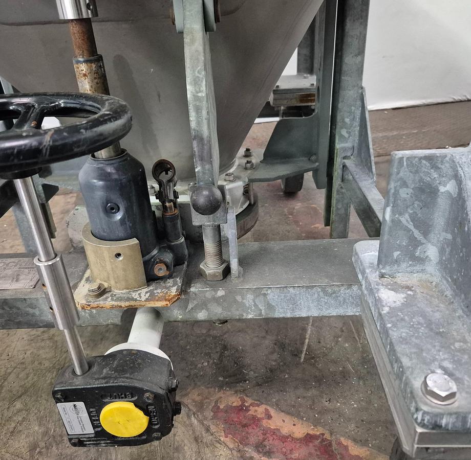 Used 1978 Stöcklin IBC-Behälter (Halar-beschichtet, verzinkter Rahmen) 670 ltr.