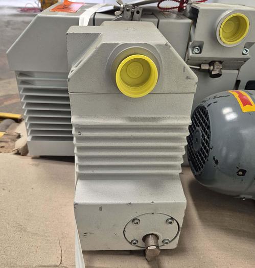 Überholt Trivac Drehschiebervakuumpumpe - TRIVAC