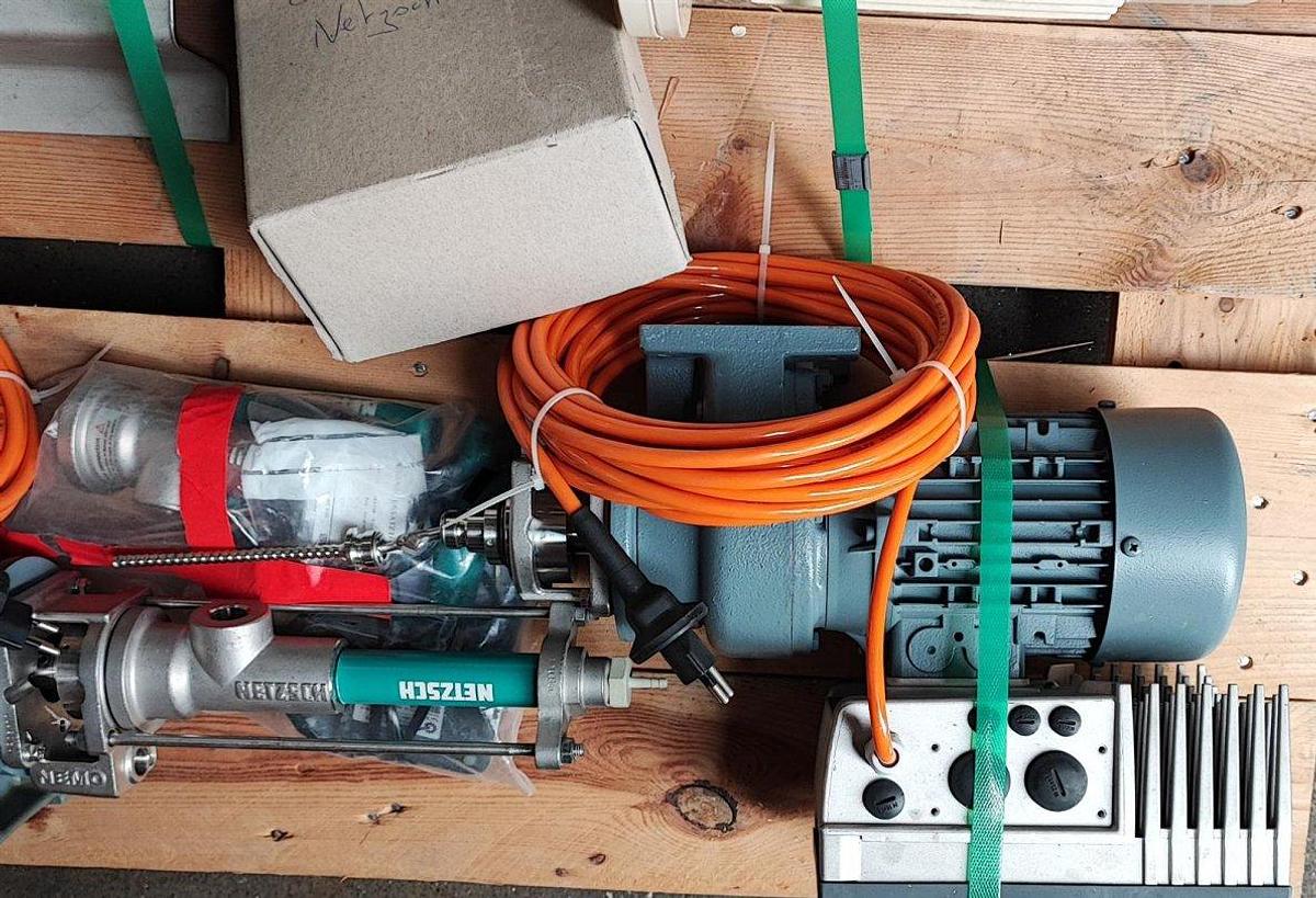 Netzsch Exzenterschneckenpumpe NM003BH06S12F mit Motor
