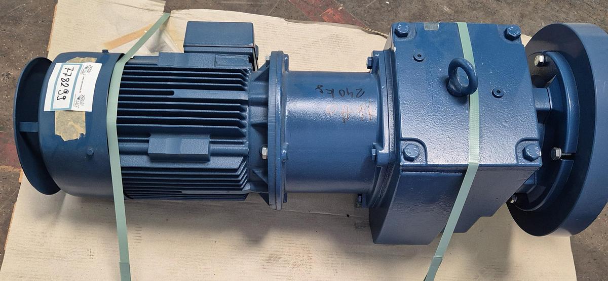 Getriebebau NORD Getriebemotor mit einem VEM IE2-Motor SK 973.1F IE2-K11R
