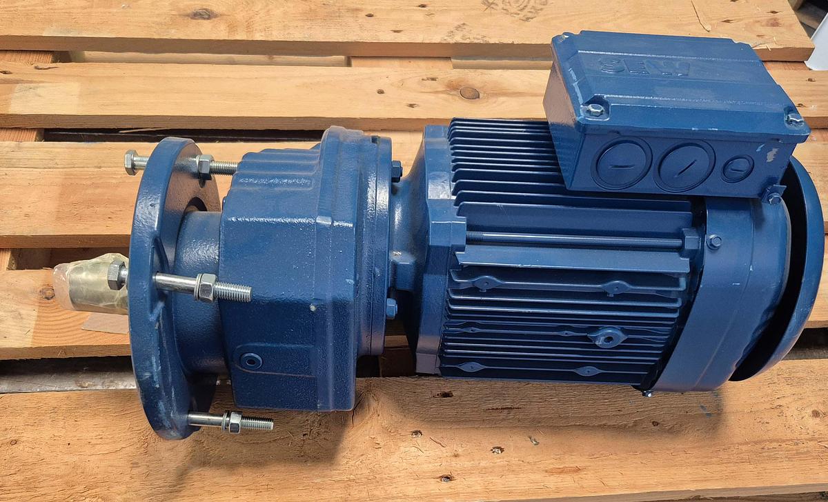 SEW Gwtriebemotor / RXF77/H2GD EDRE112M4/3TF