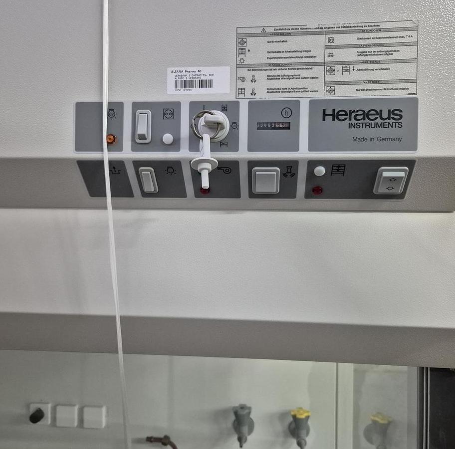 Gebraucht Heraeus Herasafe Sicherheitswerkbank HS 15 Klasse 2
