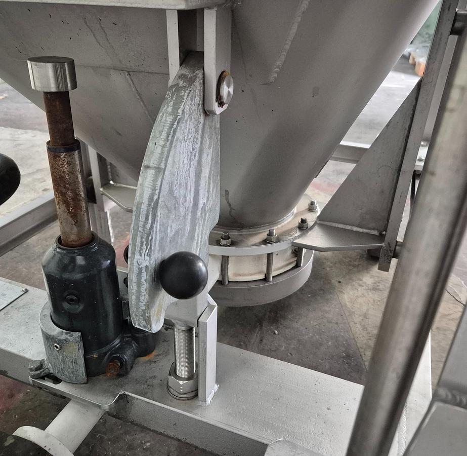 Used Edelstahl-Maurer AG IBC-Behälter mit Halar-Beschichtung 670 ltr.