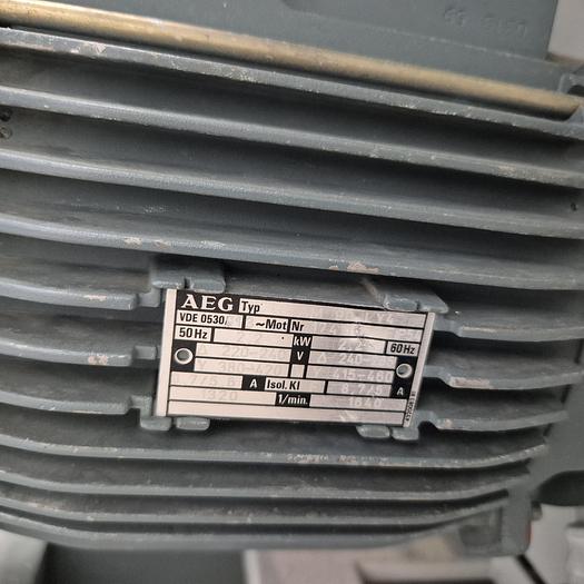 Gebraucht Leybold Trivac Drehschiebervakuumpumpe Station