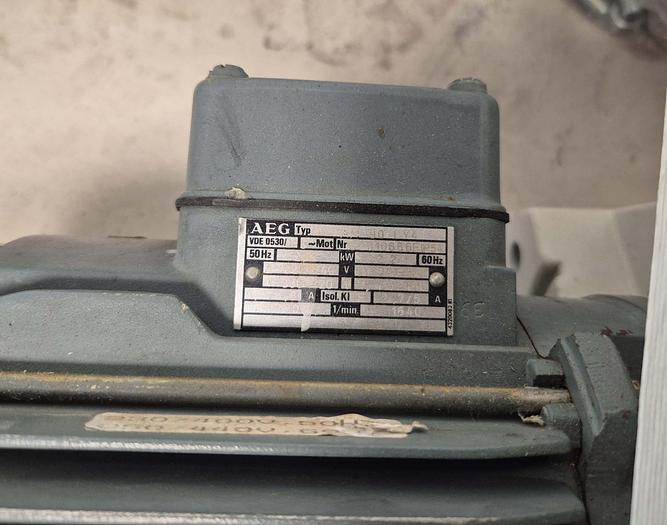 Überholt Trivac Drehschiebervakuumpumpe - TRIVAC D65B