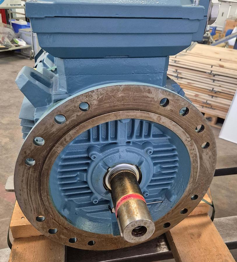 Leumann & Uhlmann Flanschmotor / 3-M3KP 225 SMC 4 VI IE2