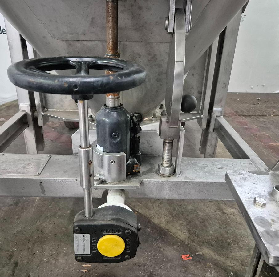 Used Edelstahl-Maurer AG IBC-Behälter mit Halar-Beschichtung 670 ltr.