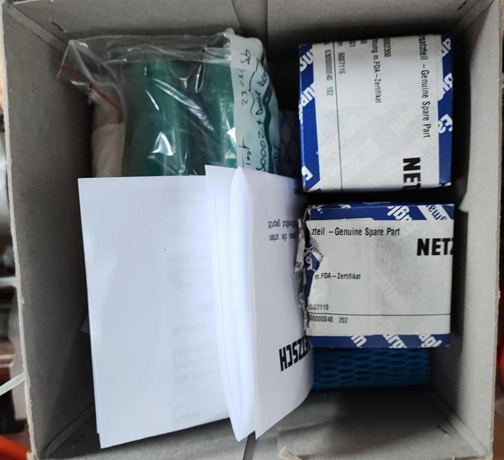 Netzsch Exzenterschneckenpumpe NM003BH06S12F mit Motor