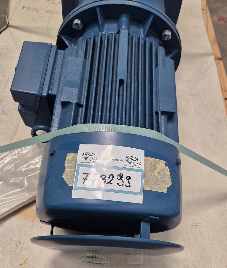 Getriebebau NORD Getriebemotor mit einem VEM IE2-Motor SK 973.1F IE2-K11R