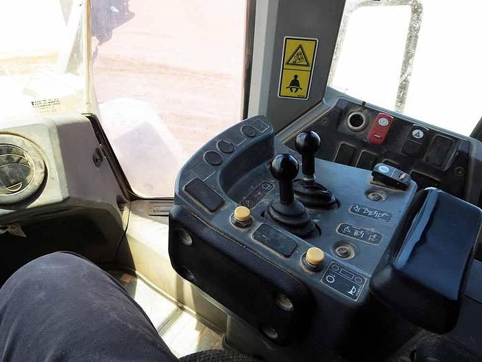 Used 2015 CATERPILLAR 966M