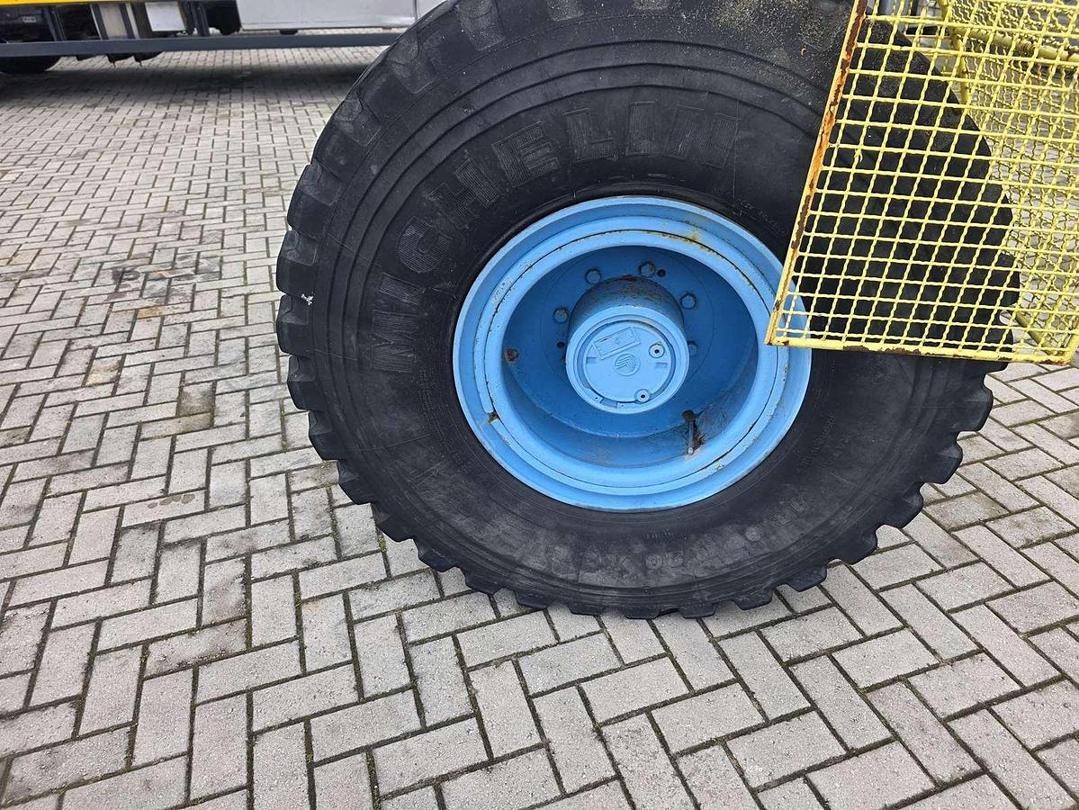 Refurbished ASCOM 20 ton Rubber Tyre Gantry