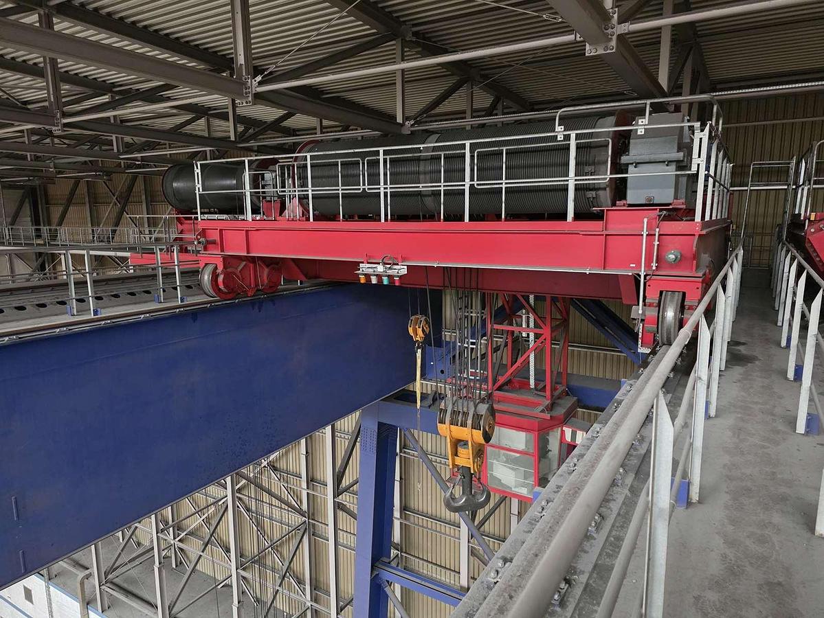 Used 300 tonne Gantry Crane....Excellent Condition 4 Hooks 300/20, 125,125 Large hooks all independent