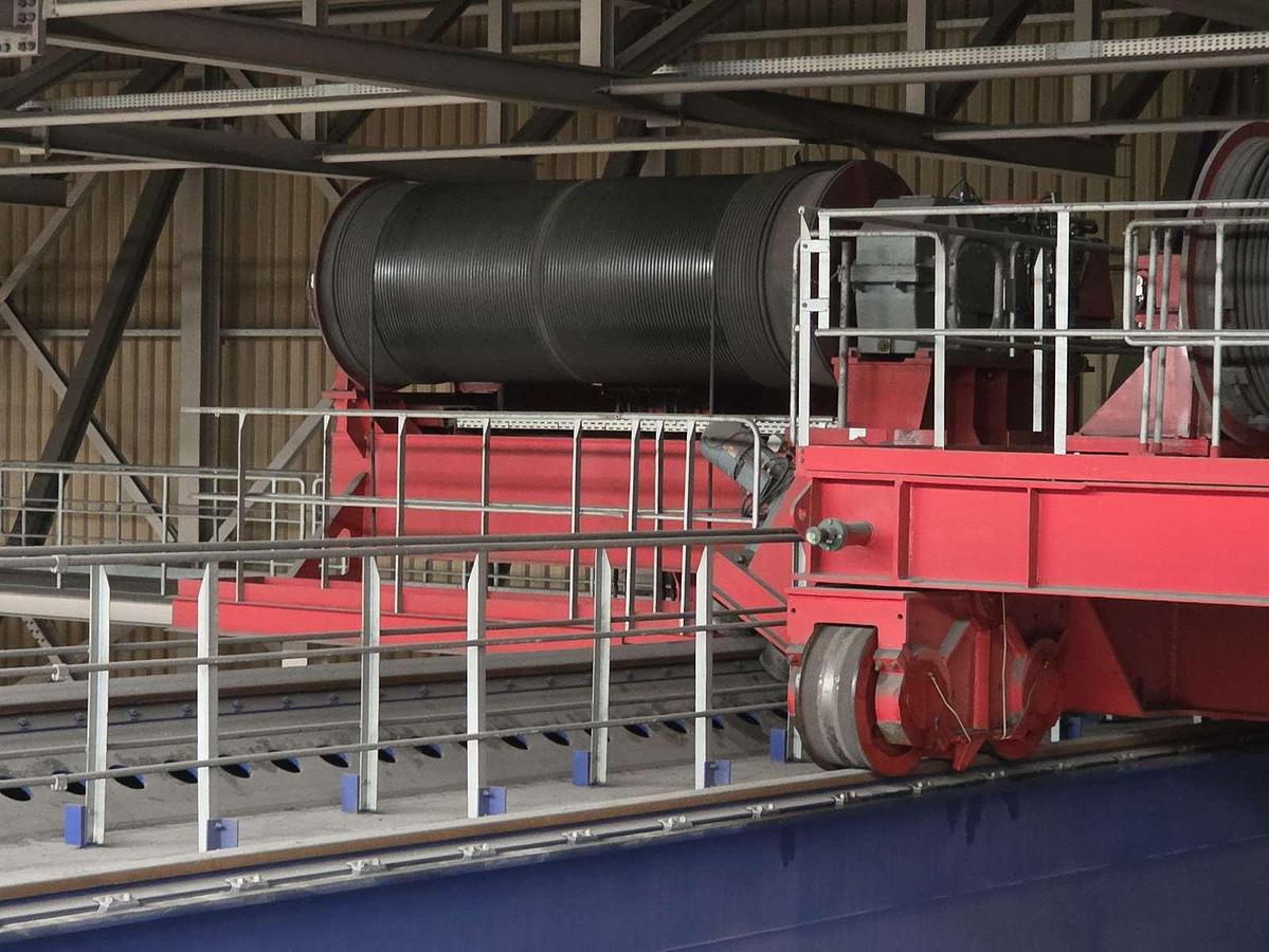 Used 300 tonne Gantry Crane....Excellent Condition 4 Hooks 300/20, 125,125 Large hooks all independent