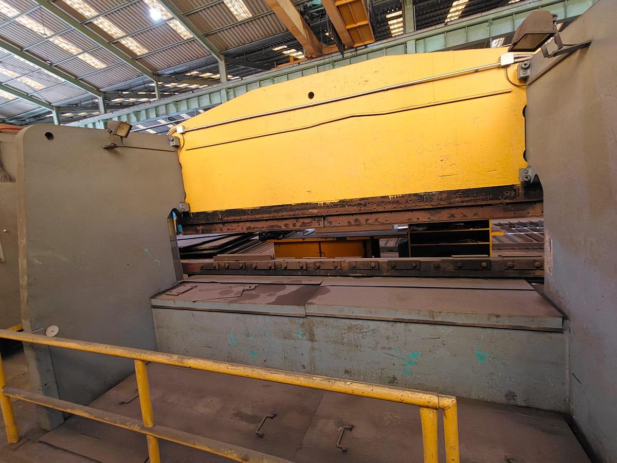 Used 400 ton Promecam Hydraulic Press Brake...low price due to space required.