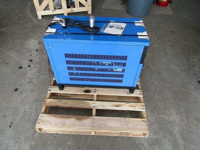 Air-Max MAC-5BP80V Rotary Screw Air Compressor 5 hp 3ph. 80V W/dryer