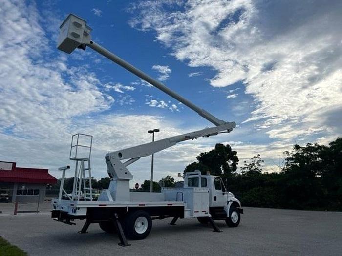 Used Altec AM900 72ft 2-Man Bucket Boom on 2005 International 4400 Flatbed Truck - C02875