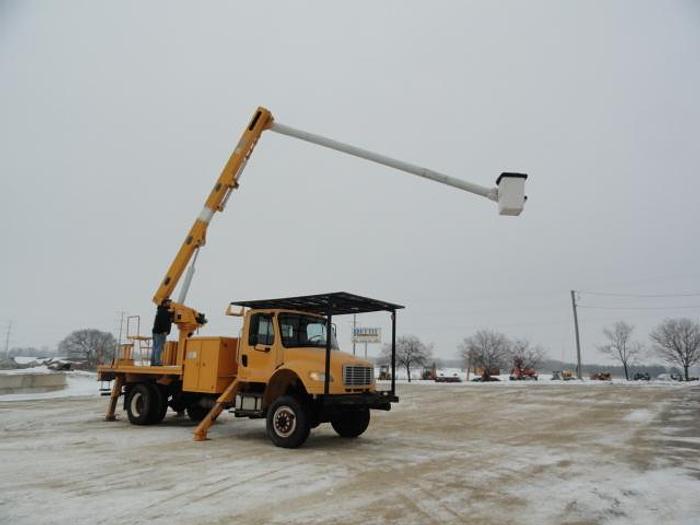 Used 2007 freightliner BUSINESS CLASS M2 106