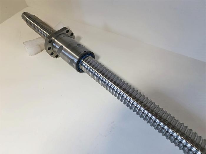 Geschliffener Präzisions Kugelgewindetrieb, MAG IAS, D50 mm, 1268 mm Steinmeyer, neu