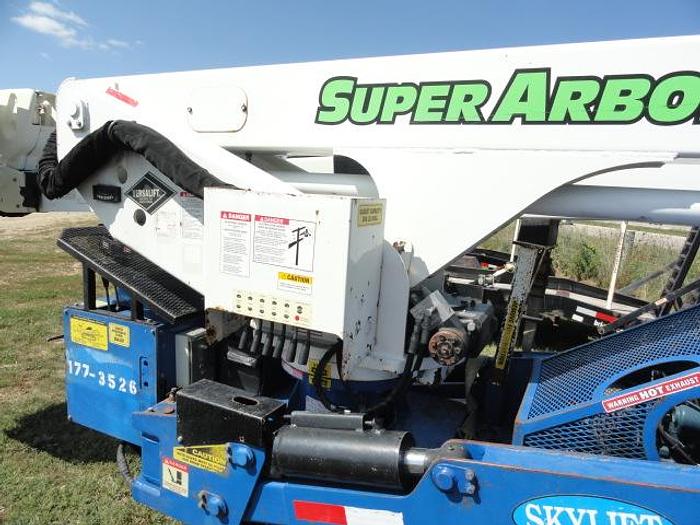 Used 2013 skylift/ versalift SUPER ARBORIST 53/VST521
