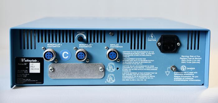 Used VALLEYLAB COVIDIEN FORCE FX-C ELECTROSURGICAL GENERATOR WITH FOOTSWITCH AND CART, E6008