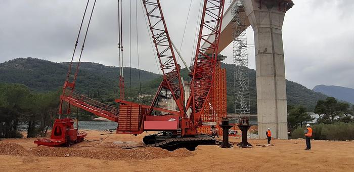 Used Manitowoc 18000 Maxer   750 ton Crawler Crane, Year 2009