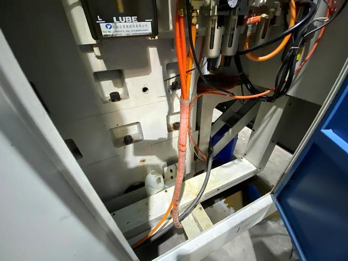 Used 2007 Dah Lih PT 128 5 Axis Machining Center