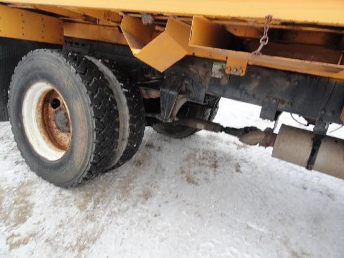 Used 2007 freightliner BUSINESS CLASS M2 106
