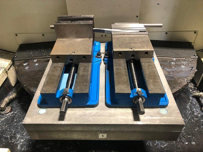 Used Used 2016 Mazak VCU 500A, 2 Pallet