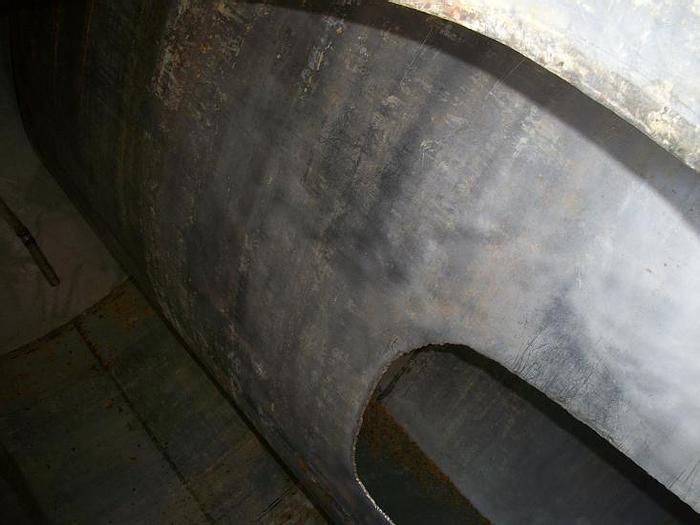 Used Used approximately 5500 gallon stainless steel vertical storage tank