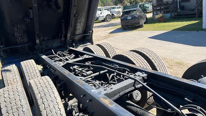 Used 2011 Kenworth T800 Tri-Axle Dump Truck