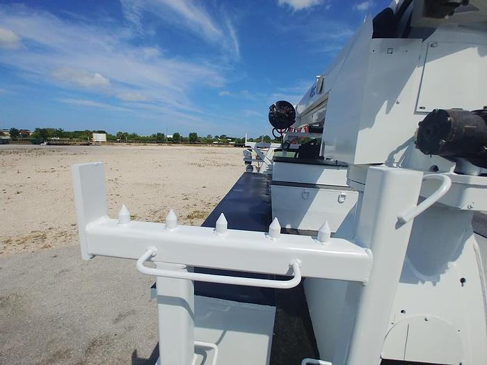 Used 2009 Ford F750 Utility Altec DM47-TR Digger Derrick