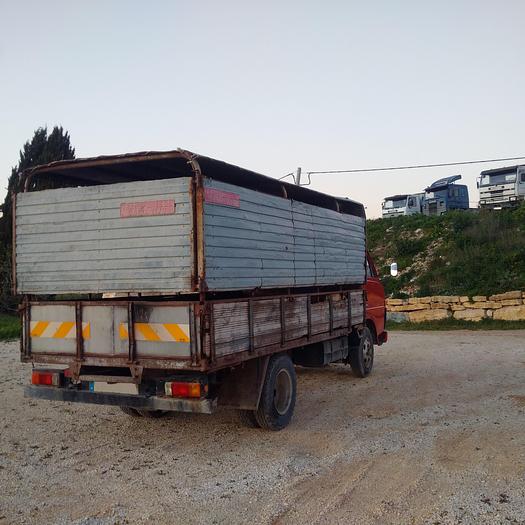 Usado 1983 TOYOTA Dyna BU30 / 300 livestock truck