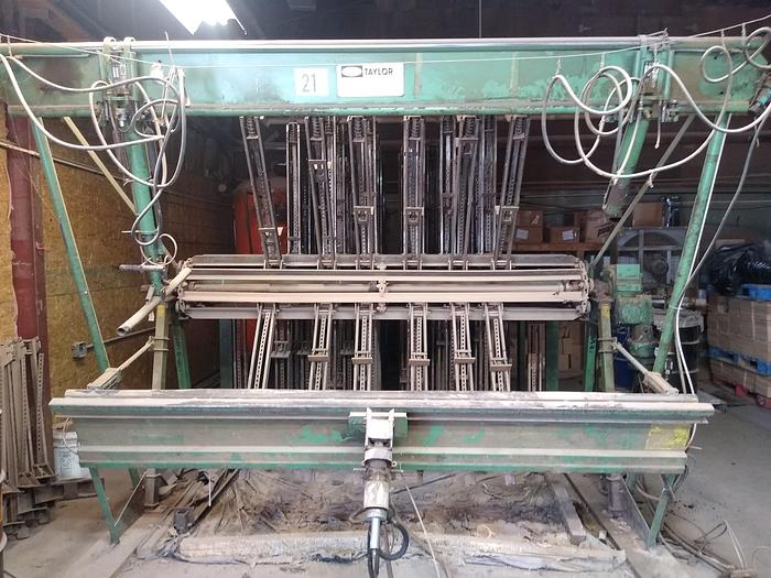 Used Taylor 30 Section 8.5' Clamp Carrier for Sale in Dundee, New York