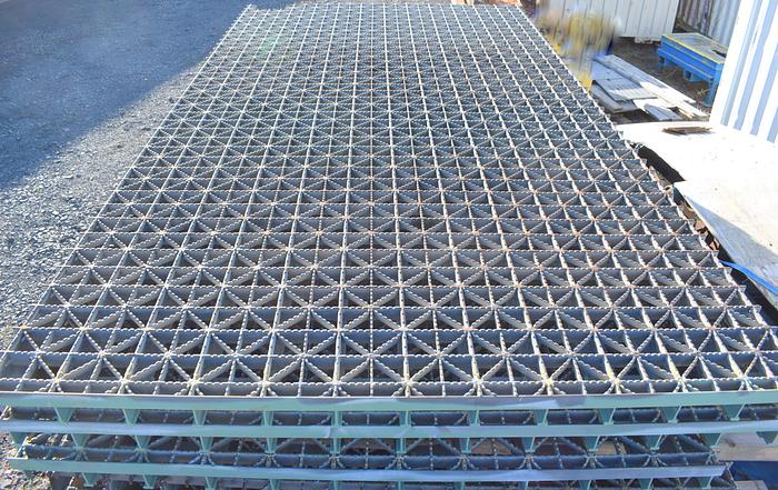 Used Unknown used HEAVY-DUTY SERRATED GALVANIZED WELDED GRATING, Used bridge grating, chicago bridge grate pattern