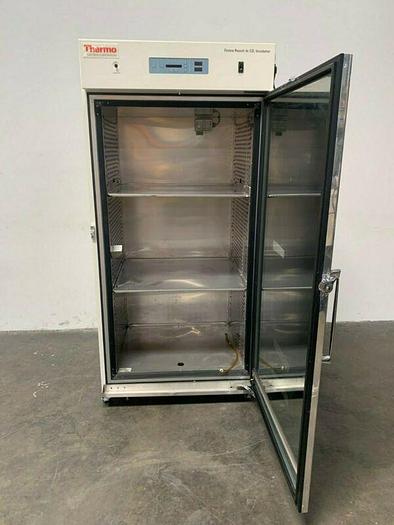 Used Thermo Scientific 29 CuFT CO2 Incubator Temp Range 5C°- 60C°