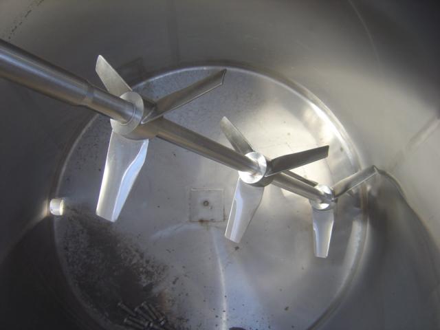 Refurbished 600 GALLON MIX TANK WITH DUAL TOP MANWAYS