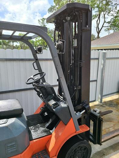 Used 6,000 POUND TOYOTA FORKLIFT MODEL 7FGCU30 LOW HOURS PENDING SALE