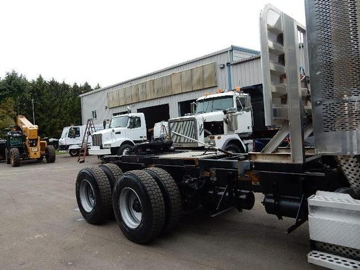 Used 14' Kybato AR-500 Quick Change Box with Kybato Quick Change 5th Wheel Plate & Aluminum headache rack