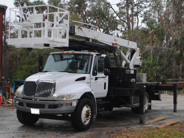 Used Altec LS63 on 2015 International 4300 SBA 4x2 Reg Cab Flatbed Truck - M37501