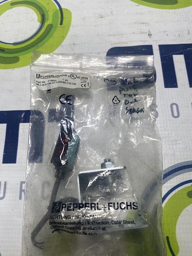 Pepperl+Fuchs ML7-8-H-140-RT-4369/65/115/136 Background Suppression Sensor w/ Bracket