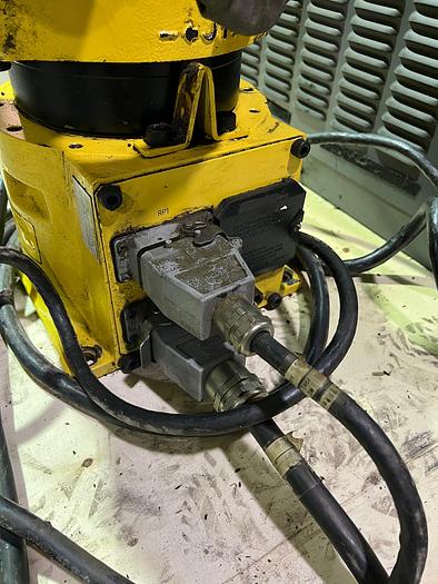 Used FANUC M-6iB/6S ROBOT WITH RJ3iB CONTROLLER, F68651