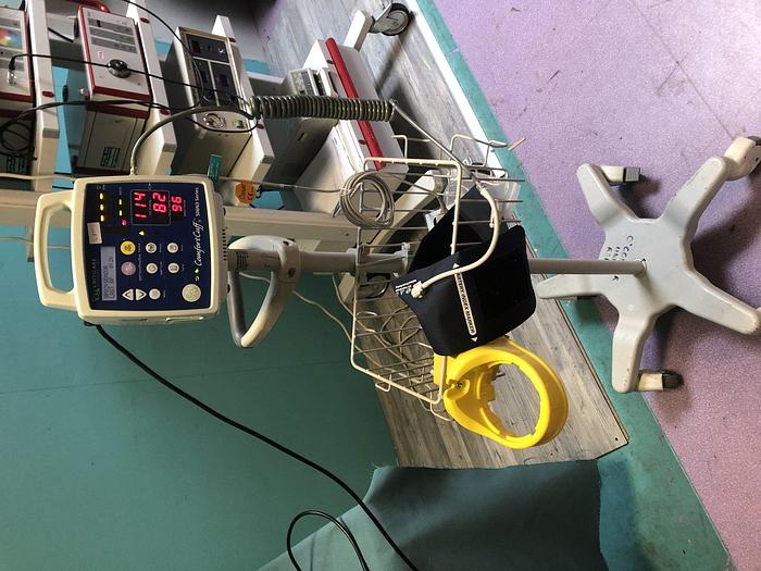 Gebraucht CSI Criticare Comfortcuff 506N3 Patientenmonitor