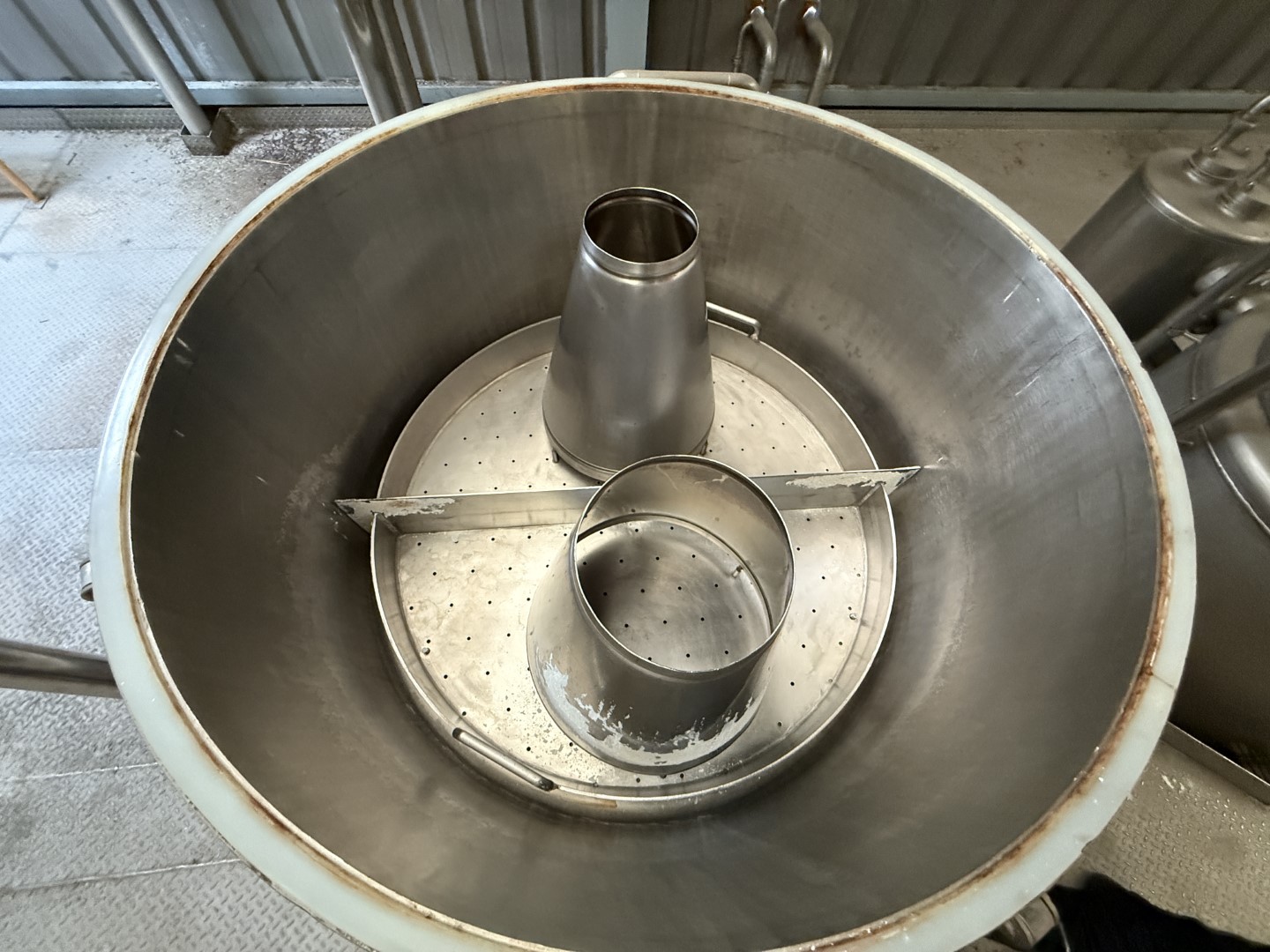 Used Complete GEA Niro Atomizer powder plant with 4-Effect TVR Evaporator, Spray Dryer, Fluidbed Dryer, Cyrstallisation tanks and filling station