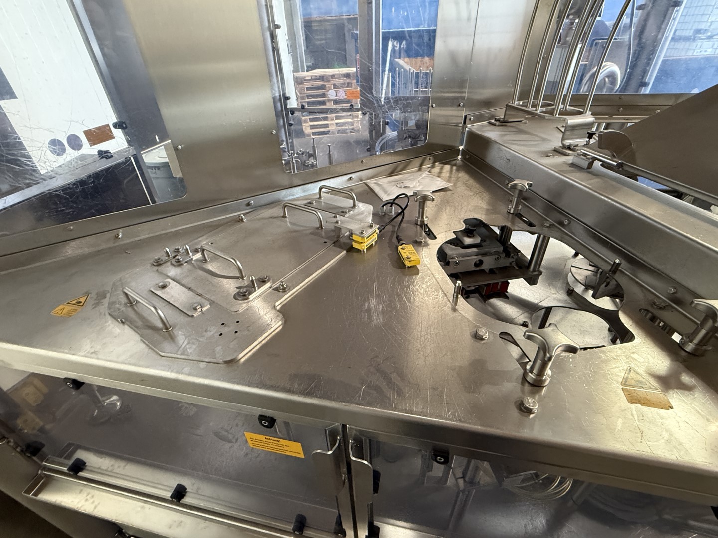 Used Cup filling and sealing machine Grunwald Rotary 12.000E/1-/2