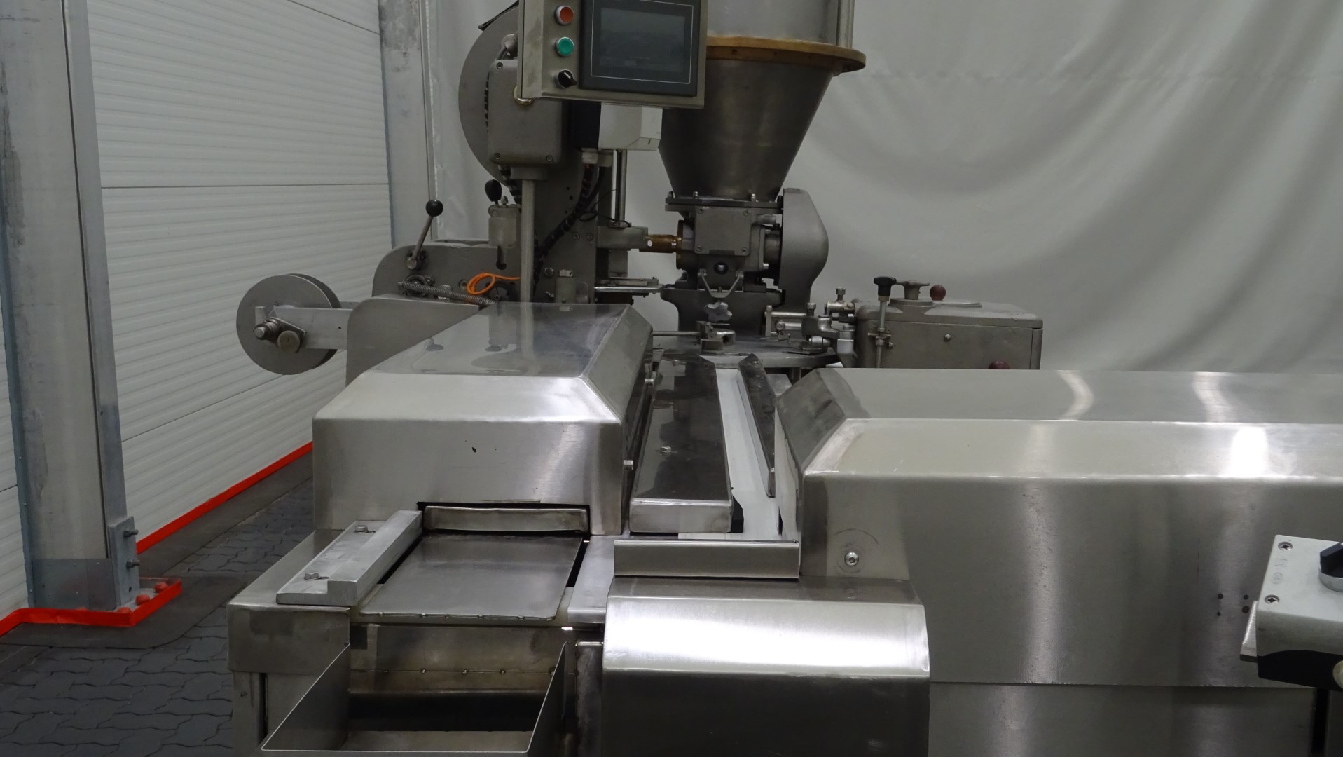 Used Filling and wrapping machine for miniportions of butter Benhil 8304