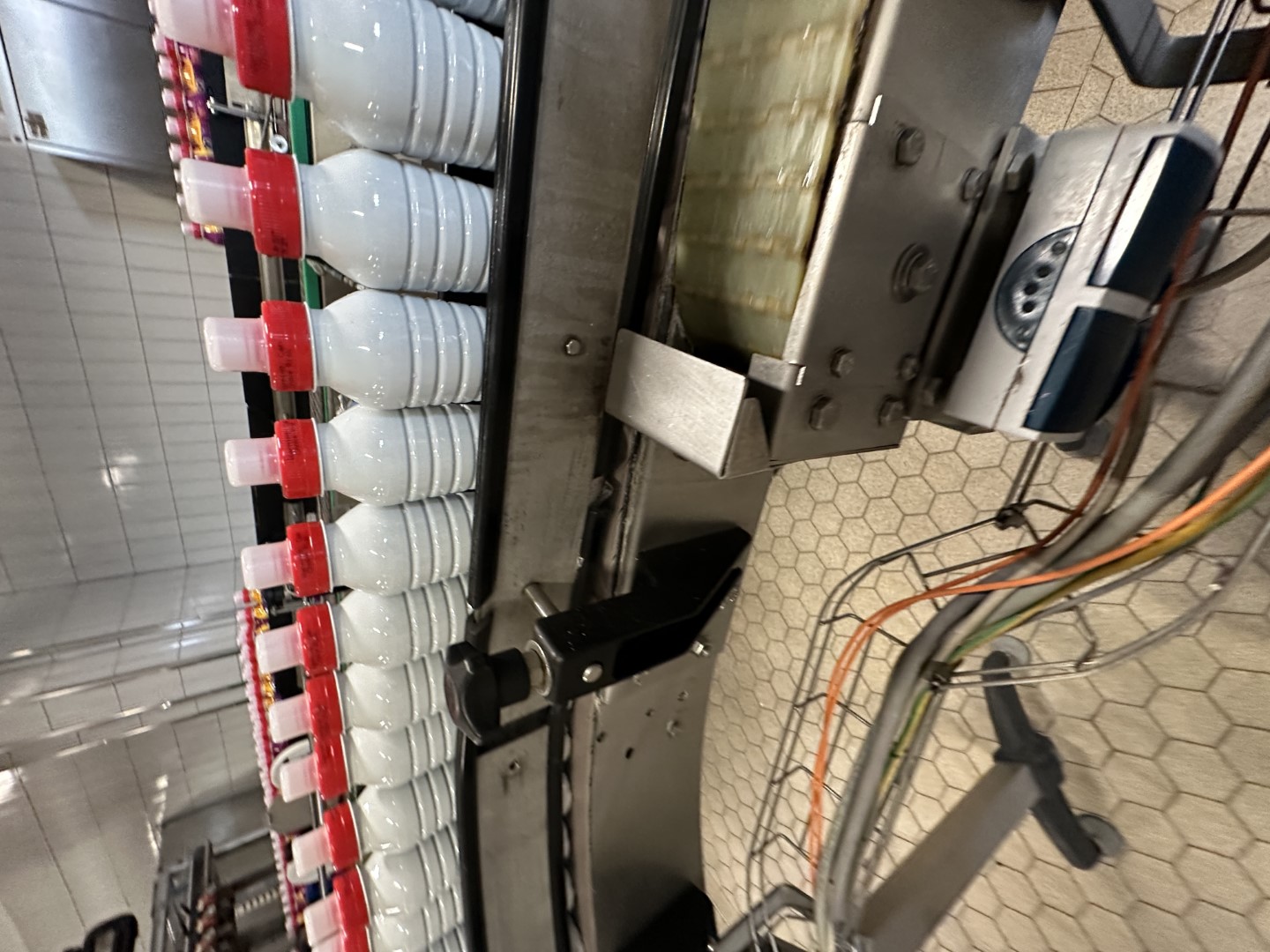 Used Aseptic PET Bottle filling machine - SIG Asbofill 710